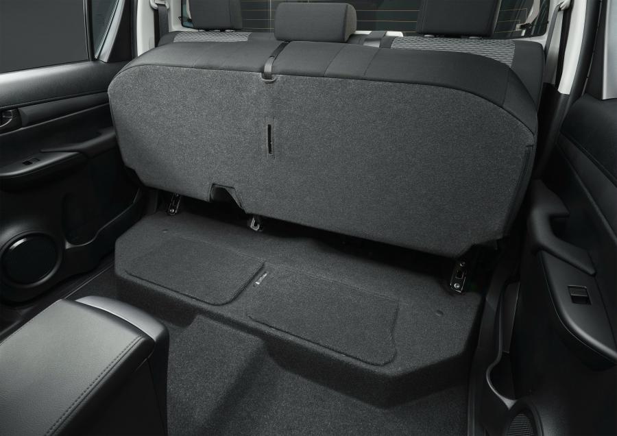 Интерьер Toyota Hilux X Double Cab 2017 года  (JP) (фото 9 из 10)
